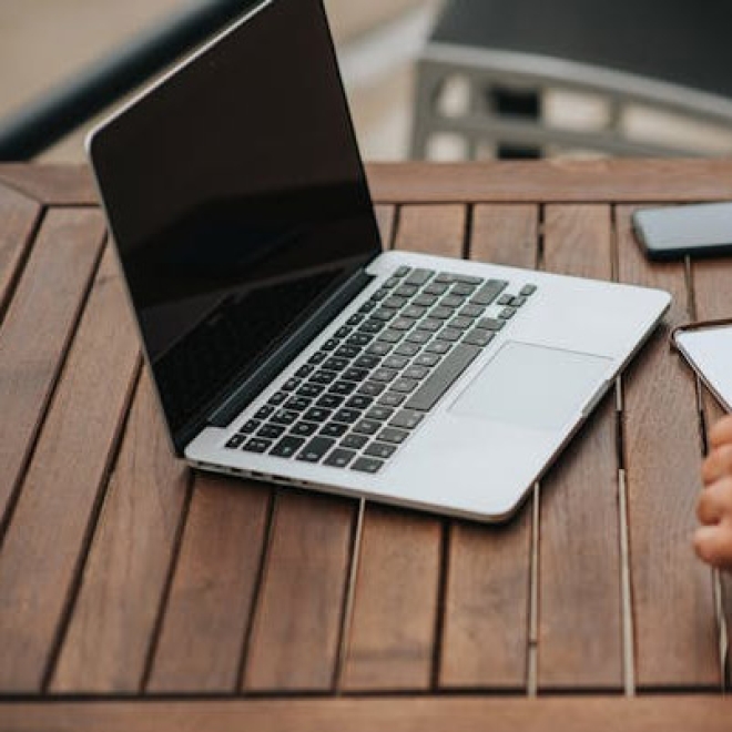 網站設計技巧:如何在設計中找到個性化與普適性之間的完美平衡?